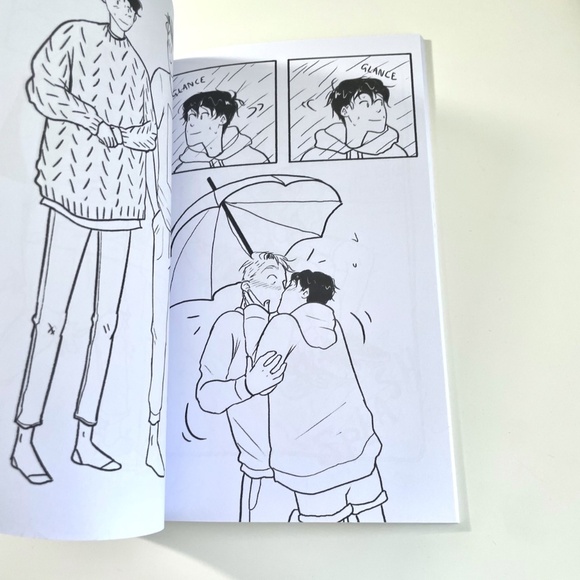 UK Edition - Heartstopper Official Colouring Book - Picture 5 of 7